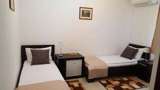 Гостевой дом Vis A Vis Studio Бухарест Двухместный номер с 2 отдельными кроватями и собственной ванной комнатой-1