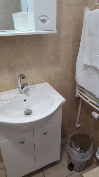 Гостевой дом Vis A Vis Studio Бухарест Двухместный номер с 2 отдельными кроватями и собственной ванной комнатой-7