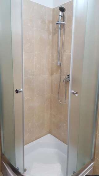 Гостевой дом Vis A Vis Studio Бухарест Двухместный номер с 1 кроватью и собственной ванной комнатой-7